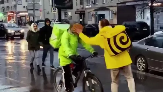 Велосипедисты🚴‍♂🚴‍♀, а вы любите🧡 торт🎂?