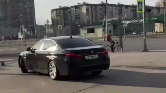 "BMW vs Велосипед" (г.Санкт - Петербург)