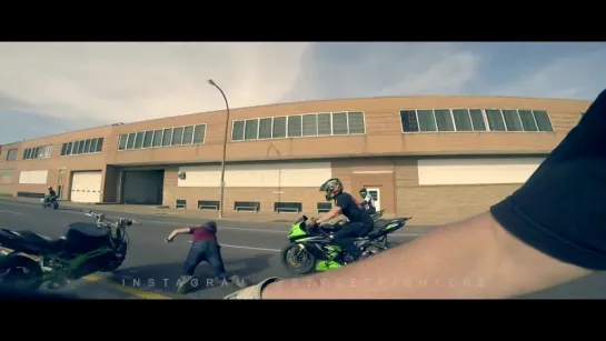 MOTORCYCLE ACCIDENT Rider HITS RIDER IN FRONT OF HIM HILARIOUS ENDING | Стантрайдинг