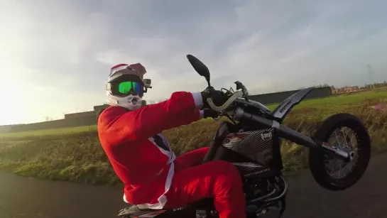 GoPro - Supermoto Santa | Стантрайдинг [VK]