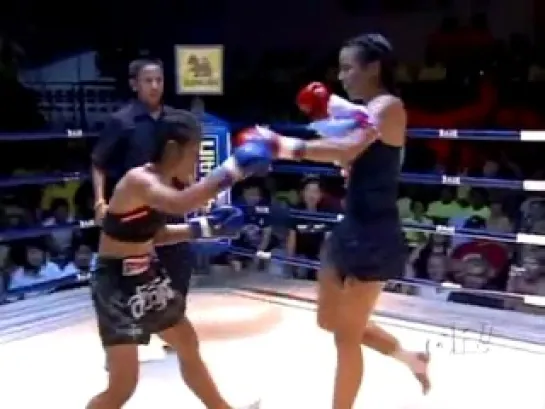 Muay Thai Highlights - Fight Girls Finals - It s Going Down