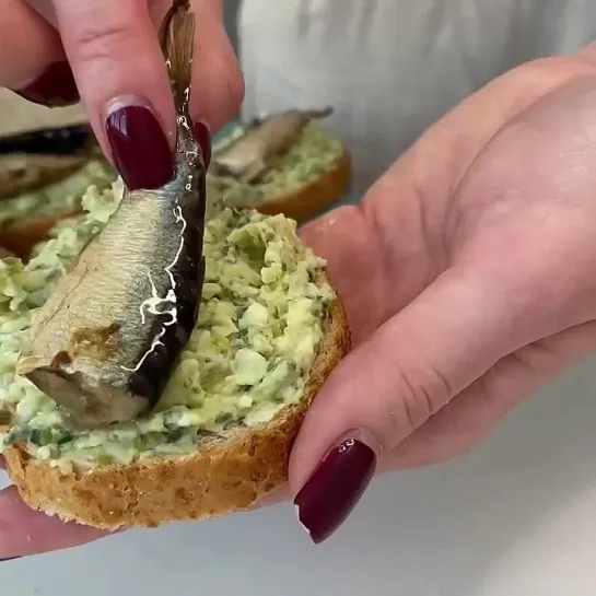 Любимые «советские» бутерброды со шпротами 🥪