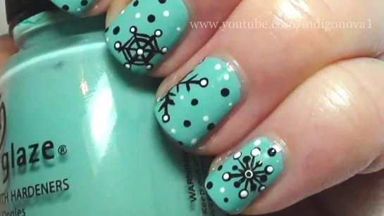 Новогодний маникюр - Снежинка / Snowflake Nails - Nail Art Tutorial on Short Nails