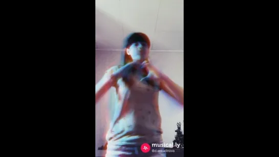 Диана осваивает пространство musical.ly