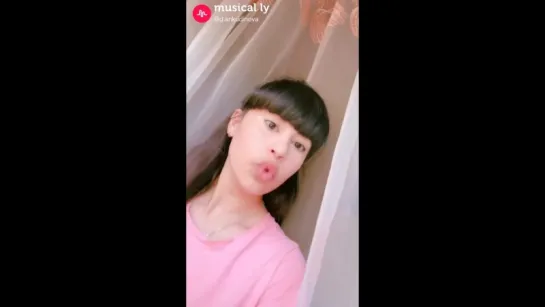 Диана осваивает пространство musical.ly