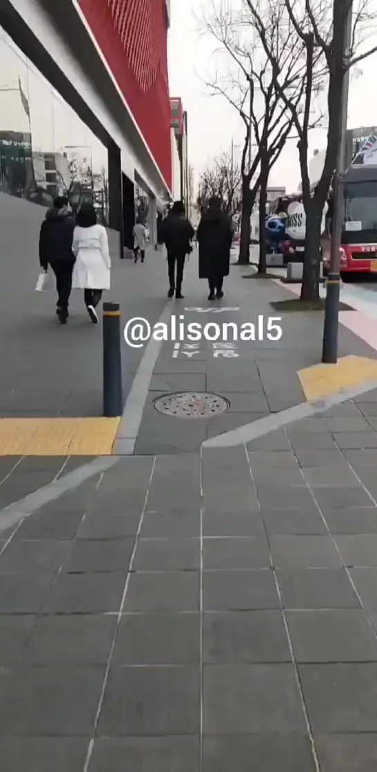 191228 Taeyong spotted on a walk