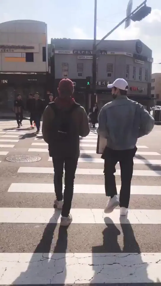 191027 Taeyong and Doyoung spotted at Gangnam