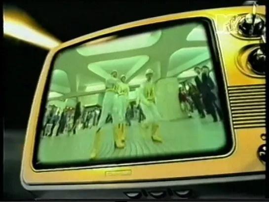 The Beastie Boys vs The Dandy Warhols  - We Used To Be Intergalactic Friends (MTV, 200x) фрагмент