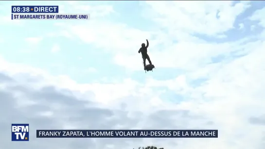 Franky Zapata a réussi à traverser la Manche à bord de son Flyboard !Découvrez les images de son arr