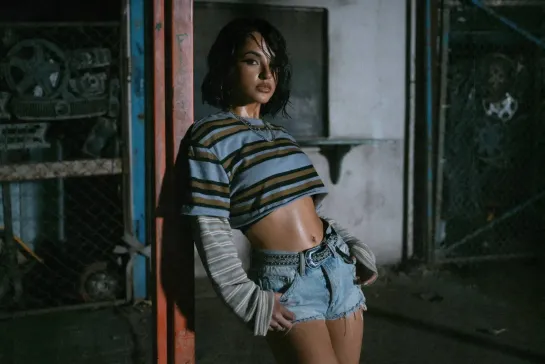 Becky G - COMO DIABLOS