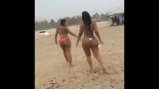 Brazilian girls - Strella kat beach twerk