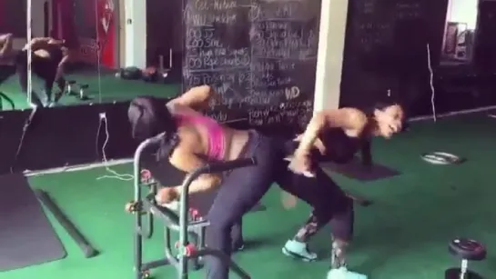 Sexy gym twerk