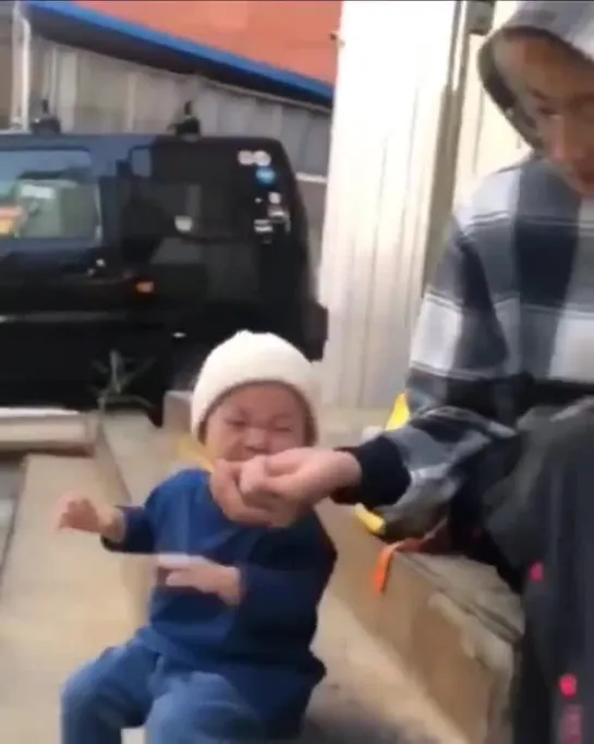 jay pak bullying a toddler