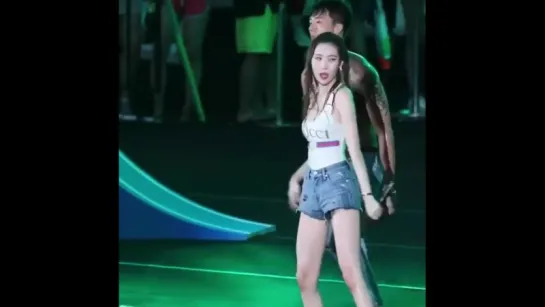 SUNMI AT WATERBOMB (2)