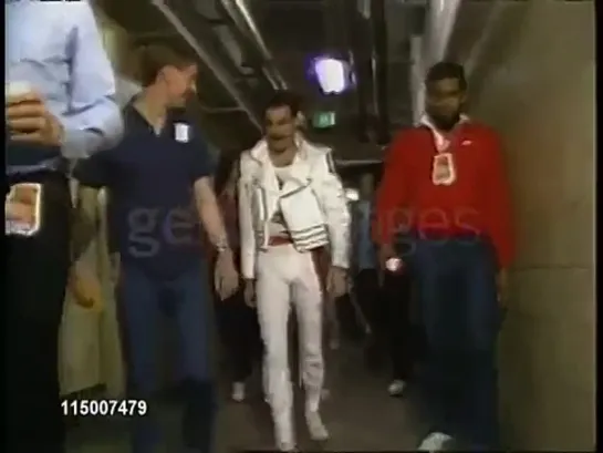 Freddie Mercury backstage with the presence of Michael Jackson  Rare