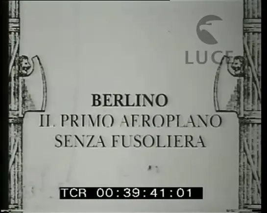 A Berlino il primo aeroplano senza fusoliera [WFA1UNnVBKM]