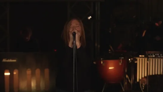 Beth Gibbons - Floating on a Moment (6 Music Live Session)