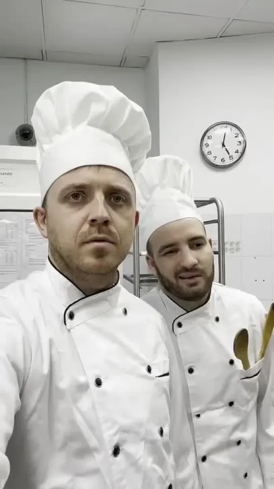 👨_🍳Обычный день обычного повара🍳 👨_🍳An ordinary day for an ordinary chef🍳 (720p).mp4