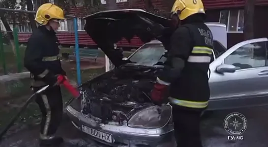 Вчера вечером на улице Гвардейской в столице горел «Мерседес»