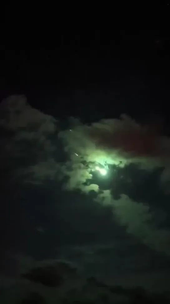 Aparecen alucinantes videos de un meteoro iluminando el cielo de Turquía