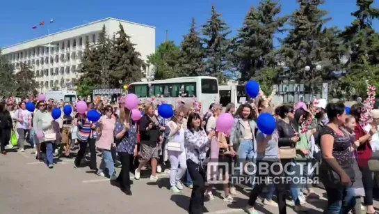 Глава Бендер Роман Иванченко рассказал, почему в городе решили возродить традицию первомайских шествий. Сегодня по улицам Бендер