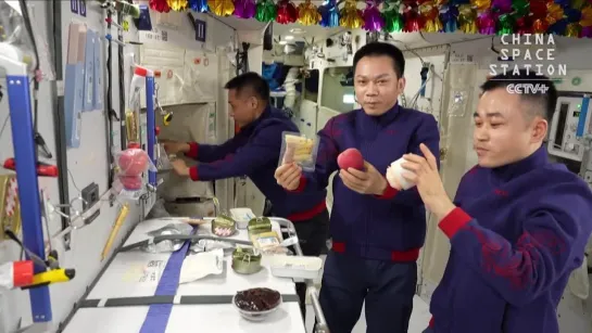 CCTV+ Shenzhou17 Crew Keep Up Spring Festival Traditions High above Earth