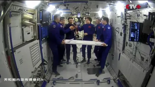 CCTV / In space-Chinese Astronauts / In-orbit Handover