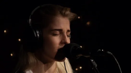 London Grammar - Hey Now (Live at KEXP studio) '2013