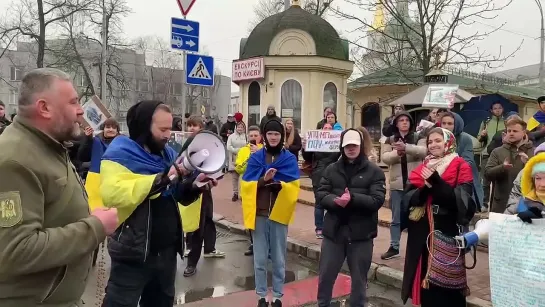 Греко-католический капеллан-нацист из Тернополя приехал в Киев и возглавил группу язычников с требованием выгнать православных…