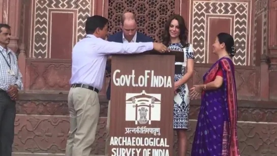 William and Kate sign the visitor book at the Taj  Mahal