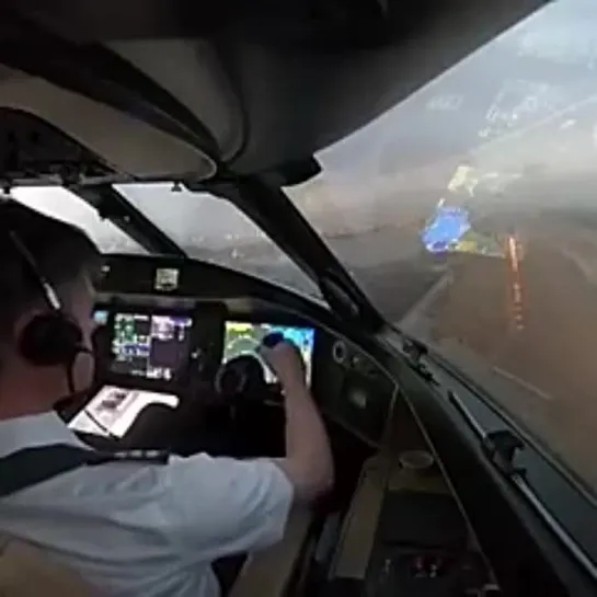 Cockpit view crosswind landing at Beijing ️ - Посадка с боковым ветром из кабины экипажа в Пекине