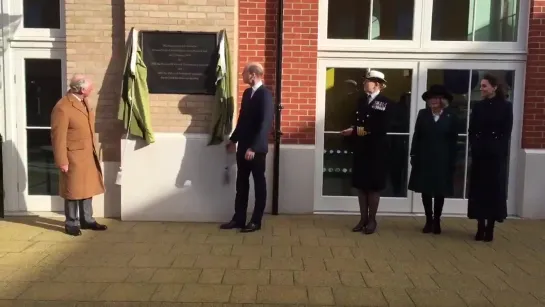 Wouldn’t be a royal visit without a plaque unveiling!