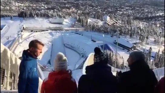 Посещение вершины лыжной горы в Хольменколлене в Осло.