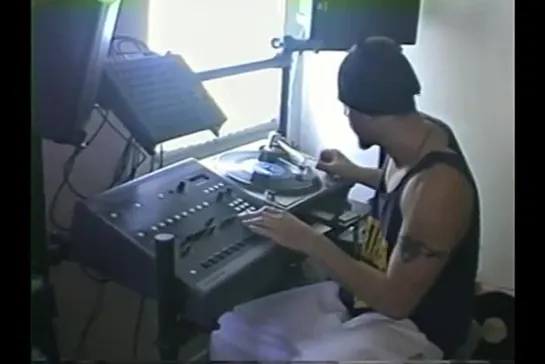 Dj Muggs Making Beats In Studio (1993)