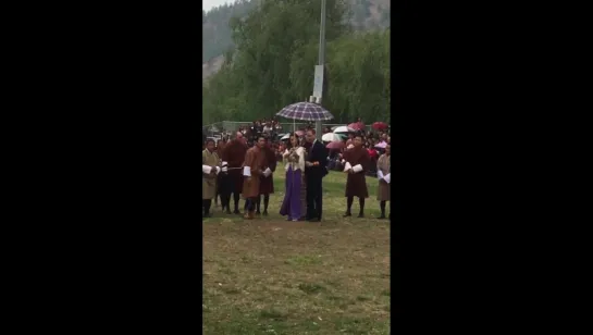 Kate tries her hand at archery, Bhutan's national sport