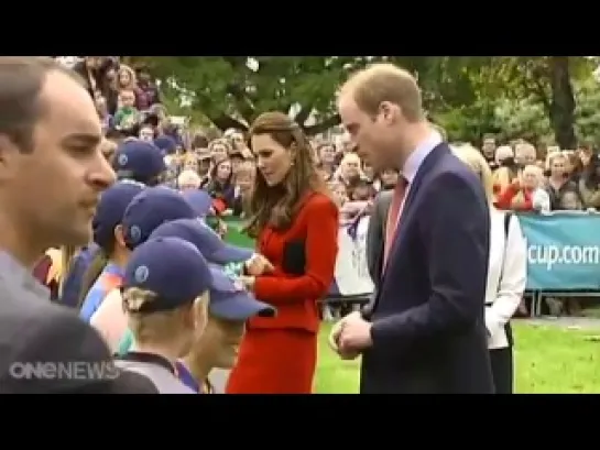 The Duke and Duchess' cricket fail (1:54)