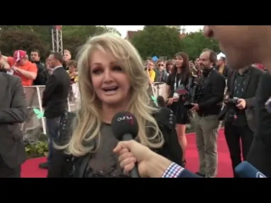 OUTTV GOES EUROVISION. Bonnie Tyler likes Anouk