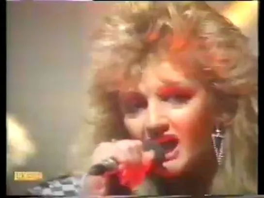 Bonnie Tyler - Holding Out For A Hero (1985)