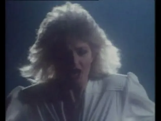 Bonnie Tyler - "Total Eclipse Of The Heart" (1983)