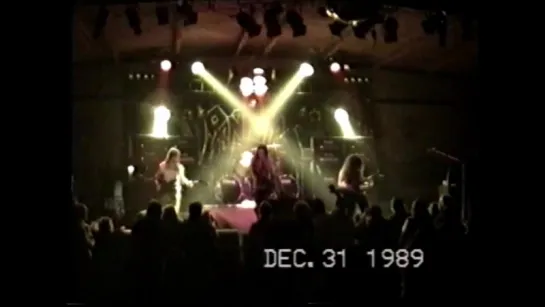 PANTERA ( CLOWNING AROUND ON STAGE ) BEAR CREEK DESOTO, TEXAS 12-30-89