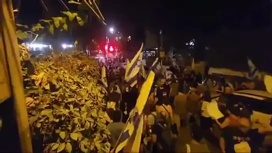 Manifestantes en Tel Aviv llevaron seis ataúdes a la residencia de Netanyahu