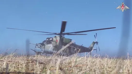 Los helicópteros de ataque Mi-35M prestan apoyo de fuego durante la operación antiterrorista en la región de Kursk