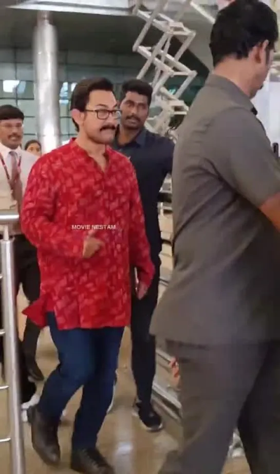 Aamir Khan At Hyderabad Airport_28.04.2023