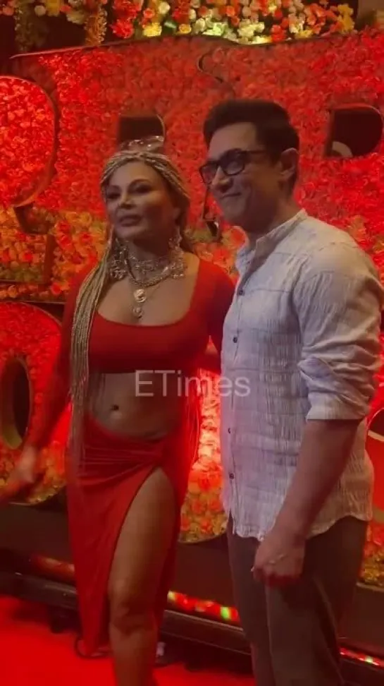 rakhisawant-surely-had-a-‘fan-moment’-as-she-poses-with-aamirkhan-at-rrr-success-party