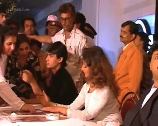 Akele Hum Akele Tum Music Launch _ Aamir Khan _ Anu Malik _ Flashback Video (online-video-cutter.com)