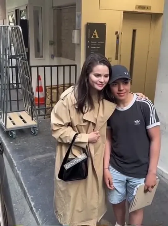 Selena Gomez meeting fans in Paris today