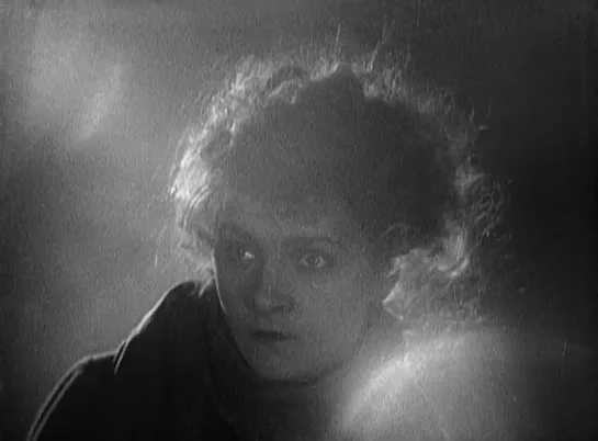 The New Babylon (Grigori Kozintsev; Leonid Trauberg, 1929)