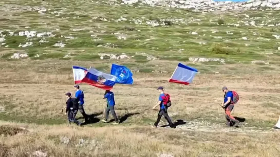 На самой высокой точке Чатыр-Дага подняли флаг Республики Крым!