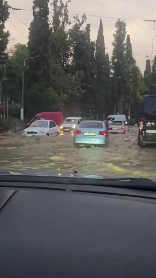 Обстановка в Ялте и посёлке Партенит после ливня