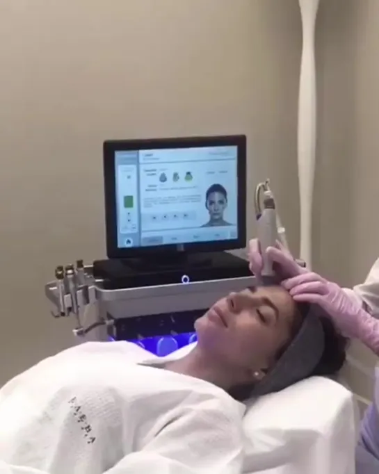 Самый безопасный пилинг, который вы только встречали - #HydraFacial. Не забудьте про ❤️ чтобы не терять наши публикации в ленте.